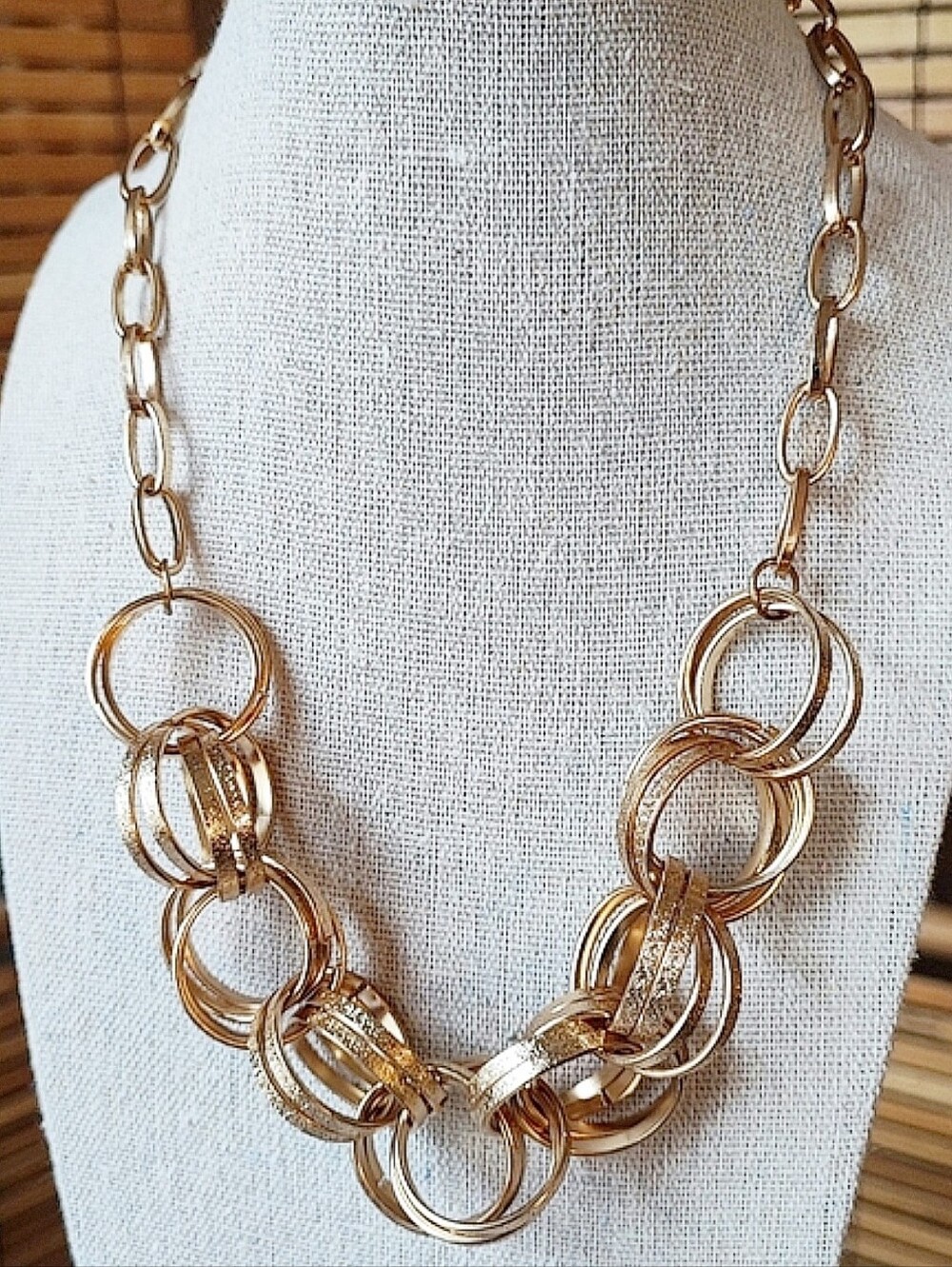 Gold Tone Round Textured Rings Unsigned Necklace Vintage MCM Jewelry EUC